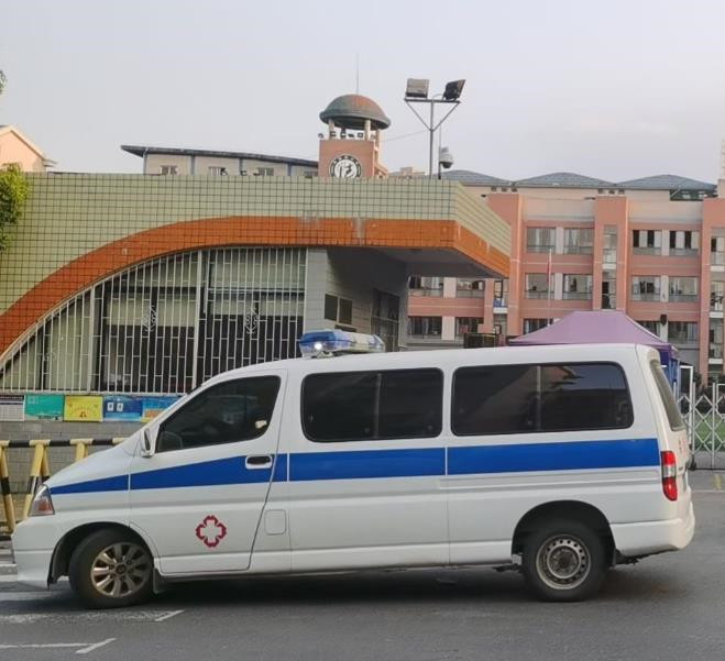 大田救护车出租护送骨折病人一公里多少钱